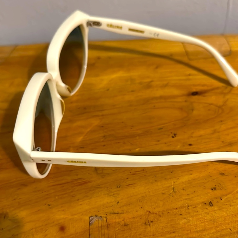 Celine oversized sunglasses for women is very attractive & light - Picture 3 of 4